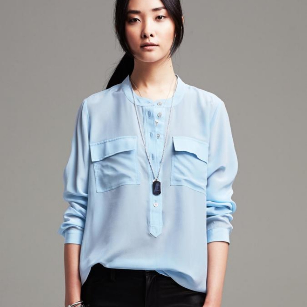 BANANA REPUBLIC NWT Silk Blouse in Light Blue